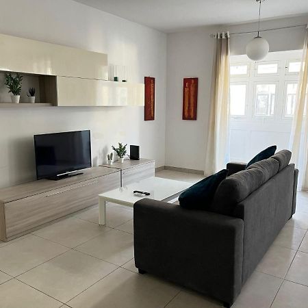 Superb 3Br Apt Close To Seafront 그지라 외부 사진